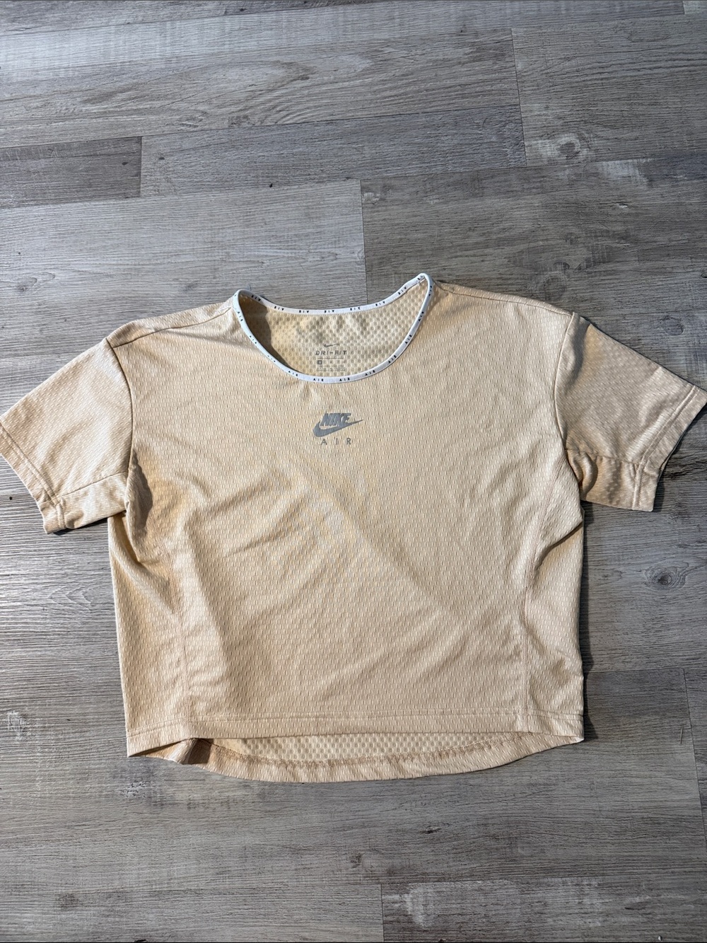 Women’s Nike cropped t shirt